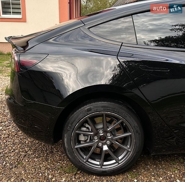 Седан Tesla Model 3 2021 в Косові