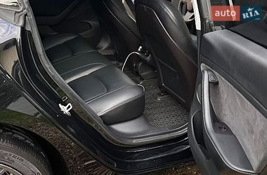 Седан Tesla Model 3 2021 в Косові