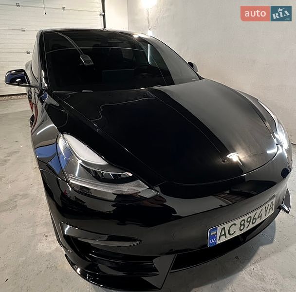 Седан Tesla Model 3 2021 в Косові