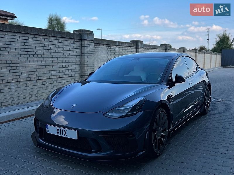Седан Tesla Model 3 2021 в Києві