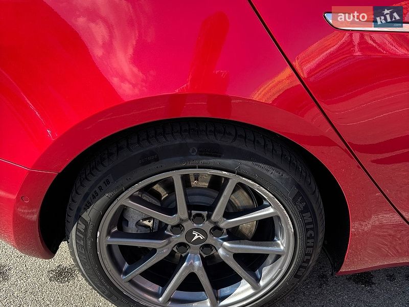 Седан Tesla Model 3 2018 в Киеве