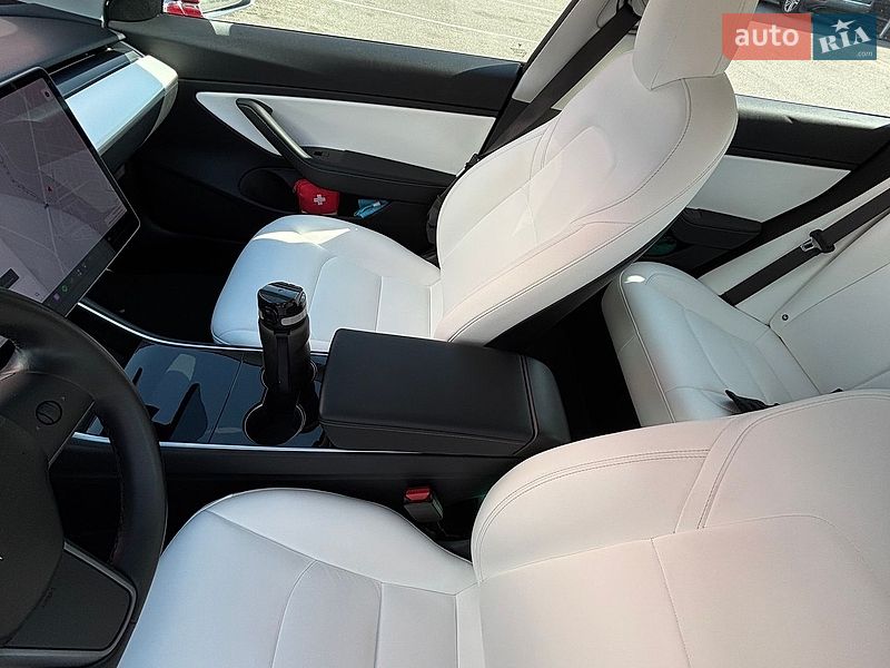 Седан Tesla Model 3 2018 в Киеве