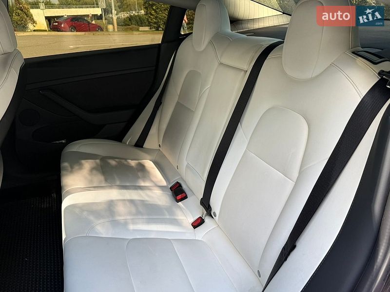 Седан Tesla Model 3 2021 в Киеве