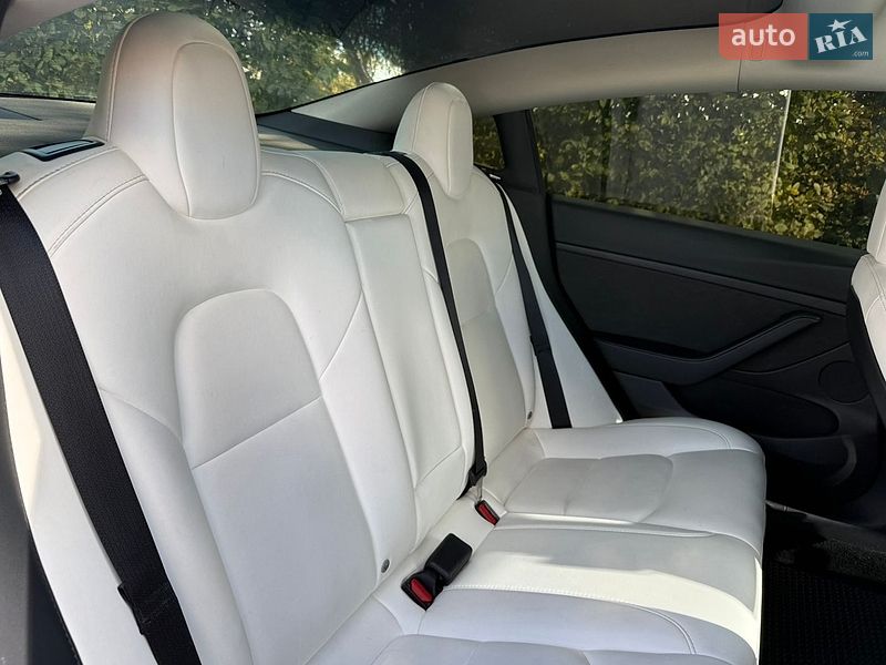 Седан Tesla Model 3 2021 в Киеве