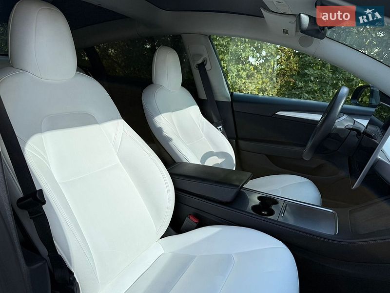 Седан Tesla Model 3 2021 в Киеве