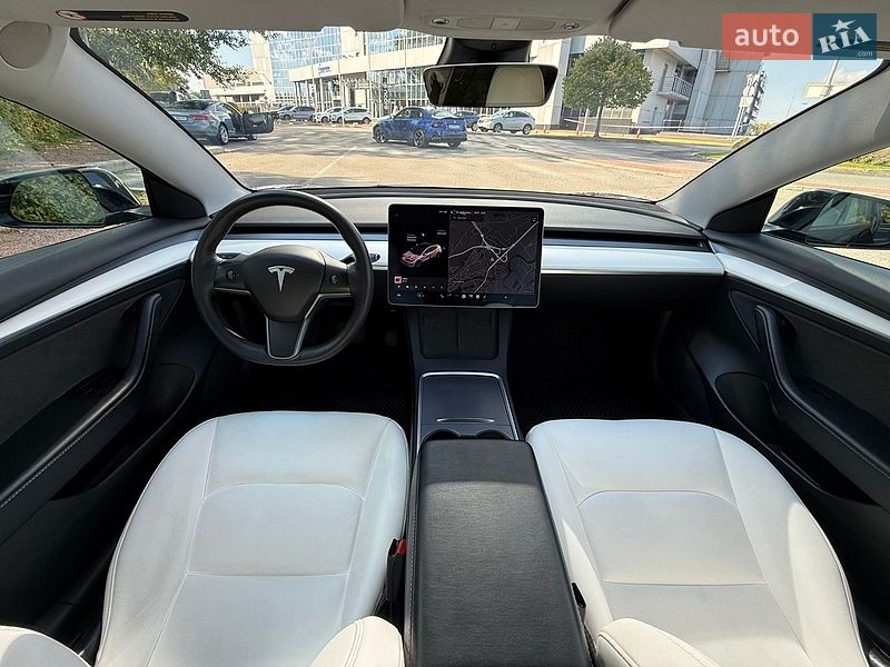 Седан Tesla Model 3 2021 в Киеве