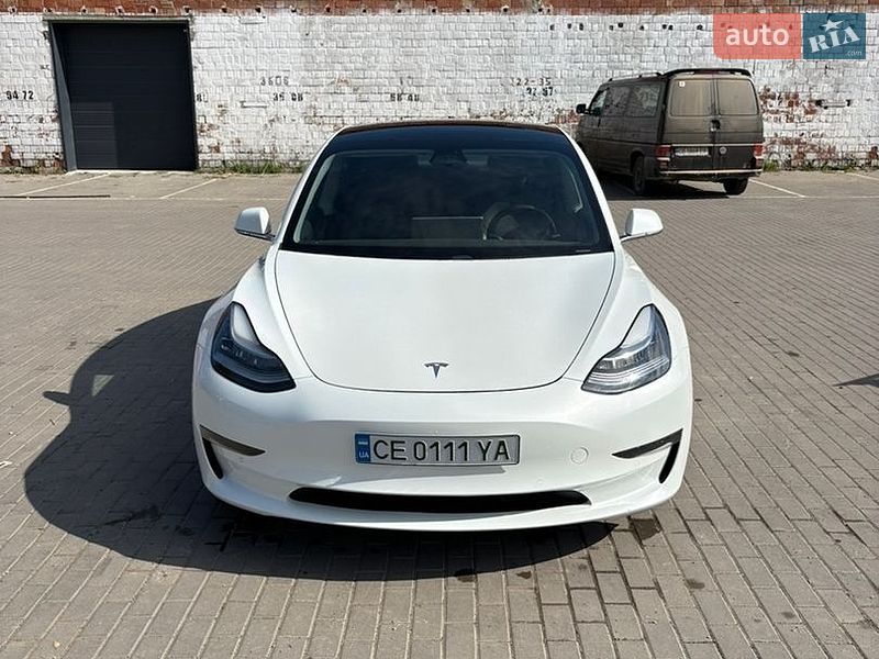 Седан Tesla Model 3 2019 в Черновцах
