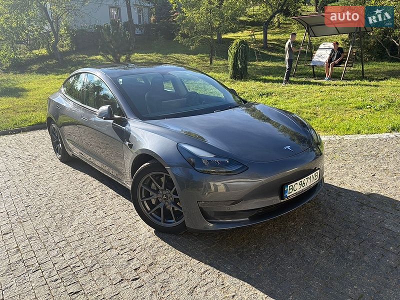 Седан Tesla Model 3 2022 в Бориславе