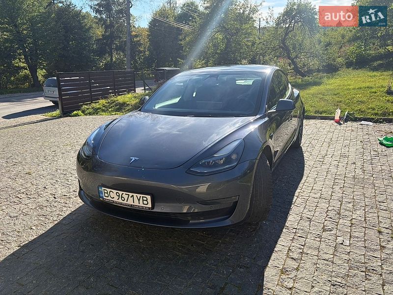 Седан Tesla Model 3 2022 в Бориславе