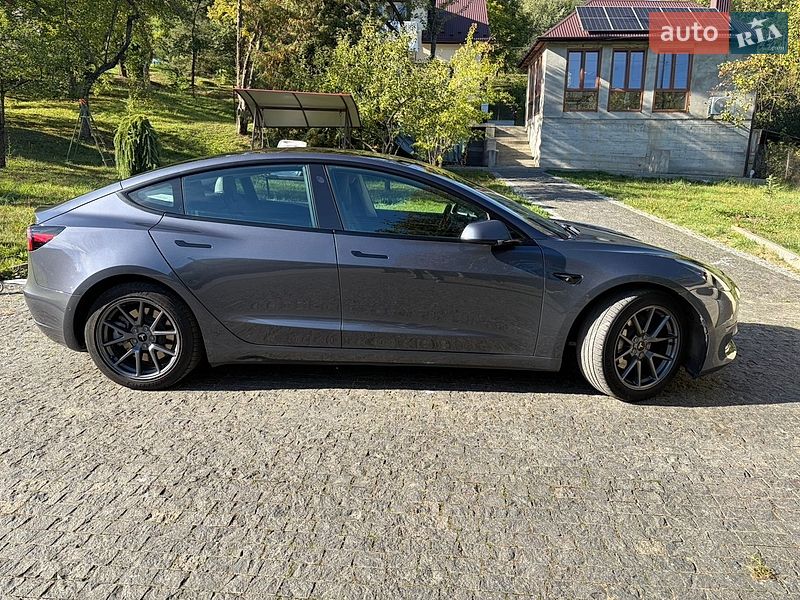 Седан Tesla Model 3 2022 в Бориславе