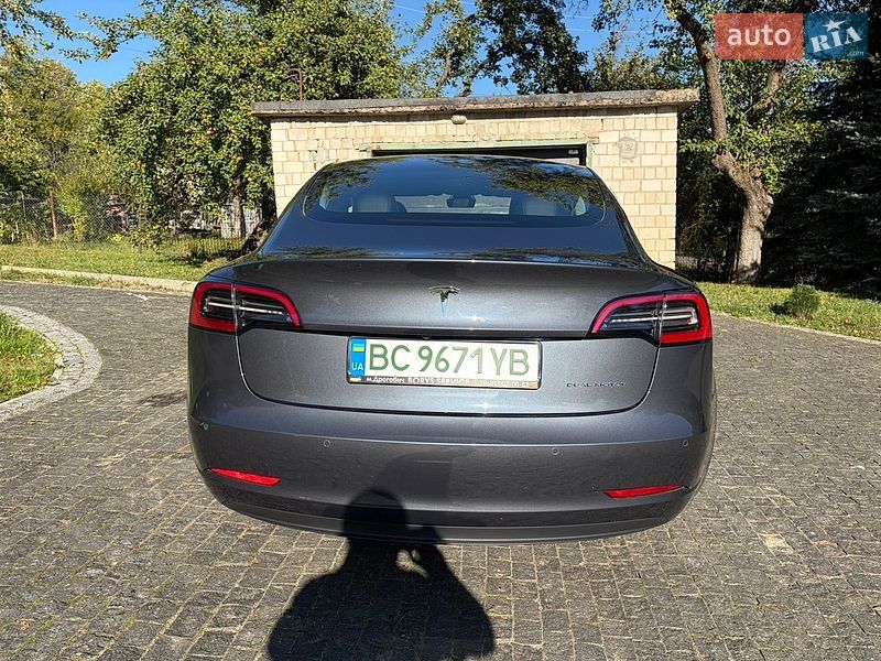 Седан Tesla Model 3 2022 в Бориславе