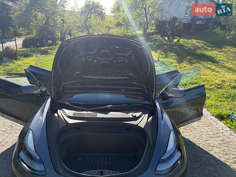 Седан Tesla Model 3 2022 в Бориславе