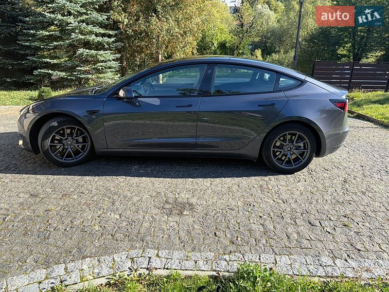 Седан Tesla Model 3 2022 в Бориславе