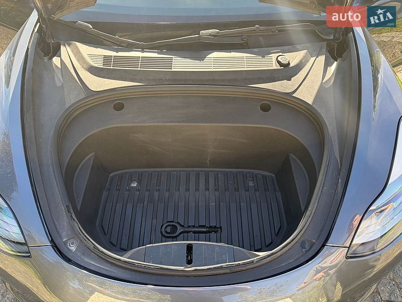 Седан Tesla Model 3 2022 в Бориславе