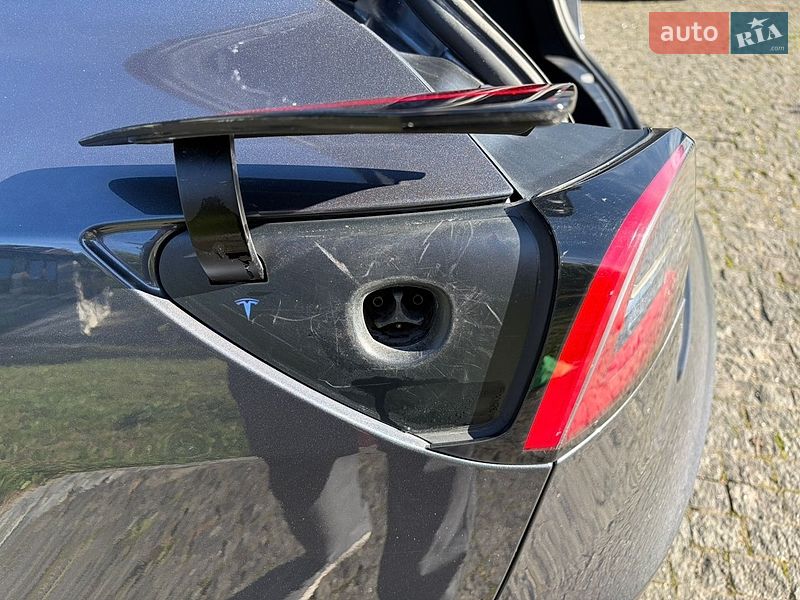 Седан Tesla Model 3 2022 в Бориславе