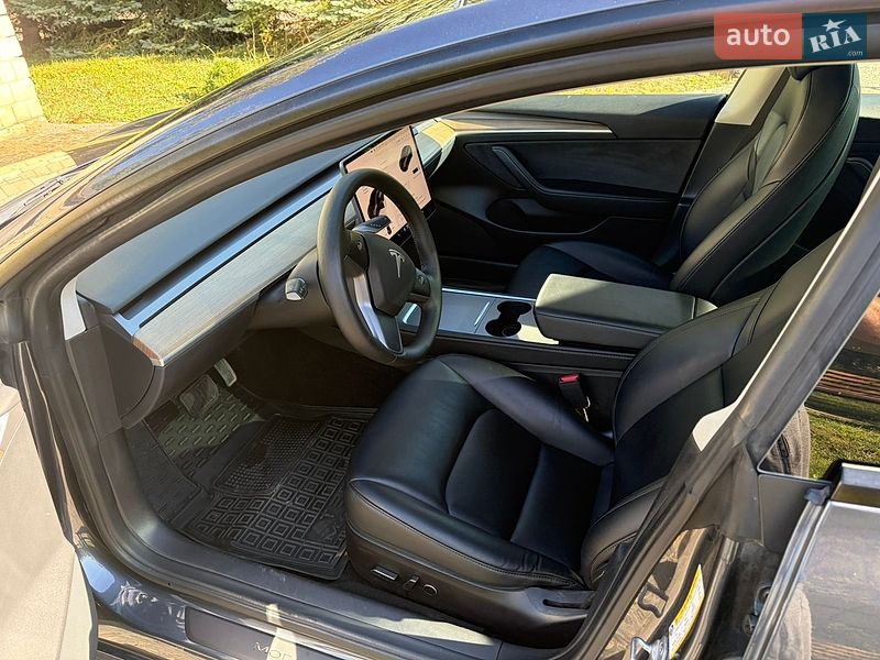 Седан Tesla Model 3 2022 в Бориславе