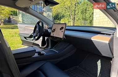 Седан Tesla Model 3 2022 в Бориславе