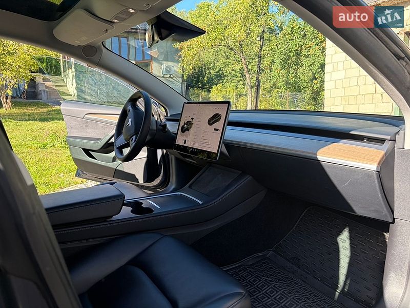 Седан Tesla Model 3 2022 в Бориславе