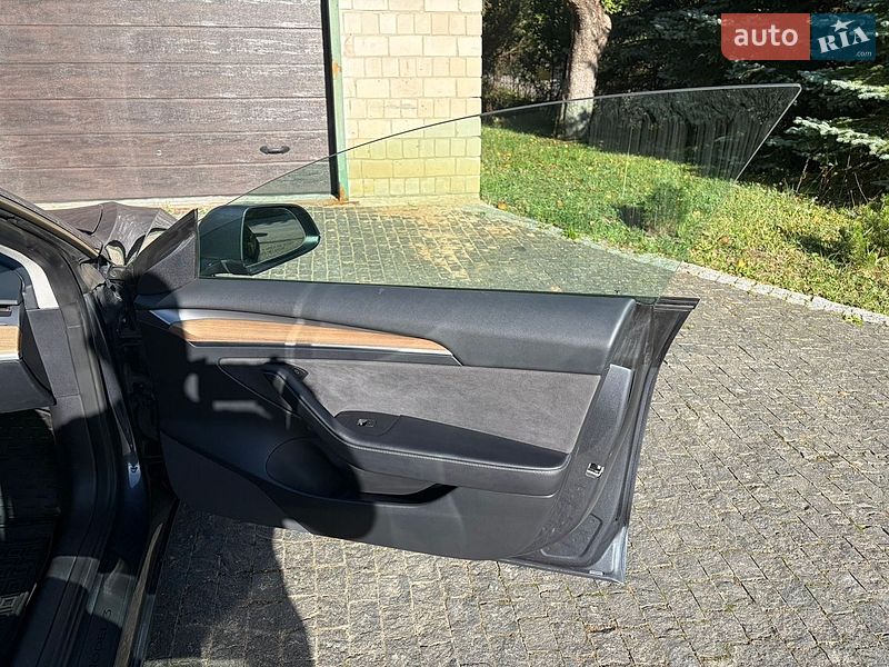 Седан Tesla Model 3 2022 в Бориславе