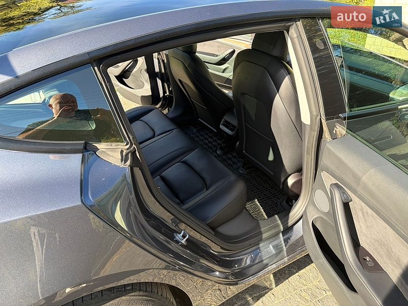 Седан Tesla Model 3 2022 в Бориславе