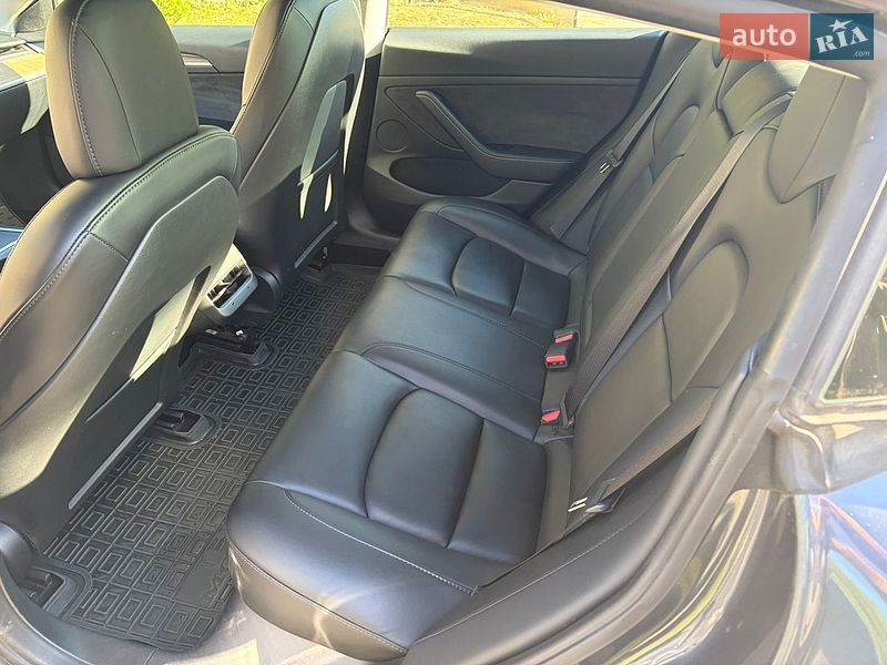 Седан Tesla Model 3 2022 в Бориславе