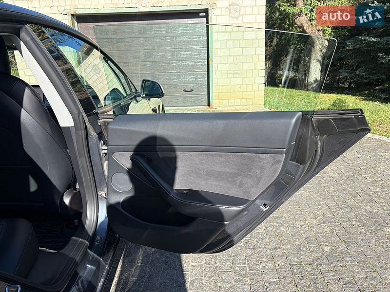 Седан Tesla Model 3 2022 в Бориславе