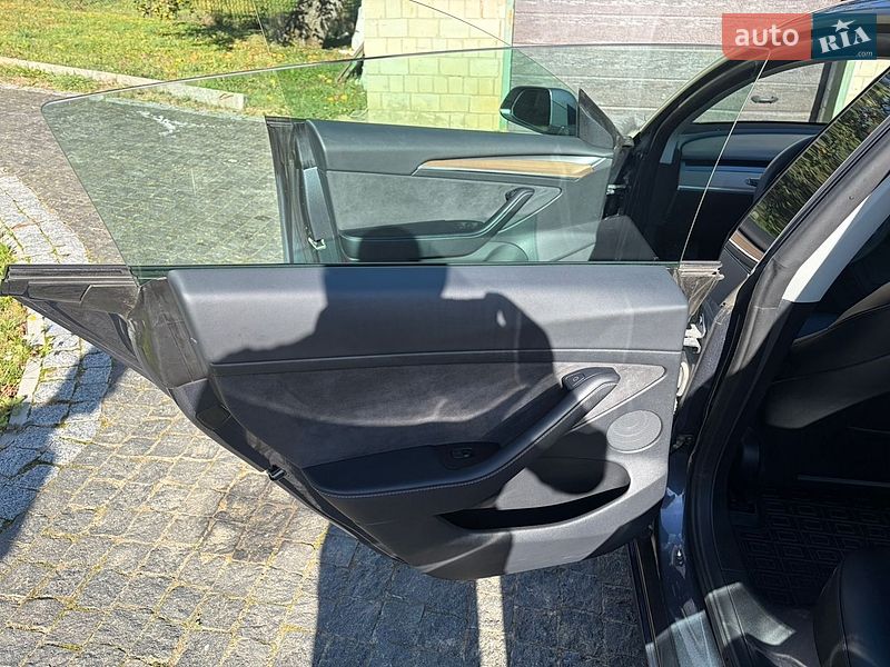Седан Tesla Model 3 2022 в Бориславе