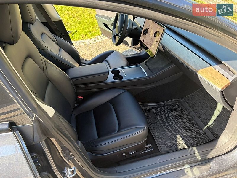 Седан Tesla Model 3 2022 в Бориславе