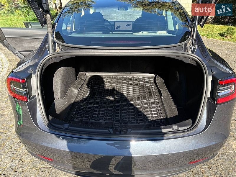 Седан Tesla Model 3 2022 в Бориславе