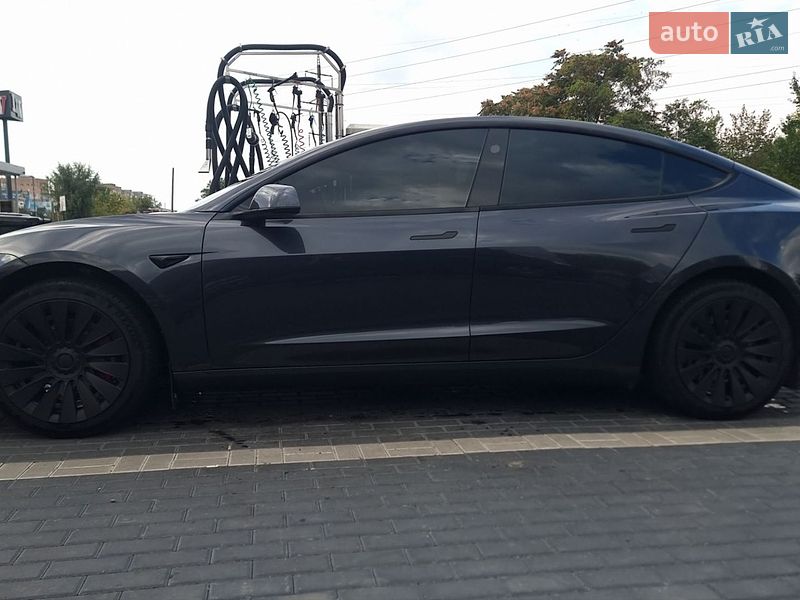 Седан Tesla Model 3 2025 в Кропивницькому