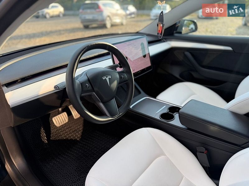 Седан Tesla Model 3 2021 в Коломые