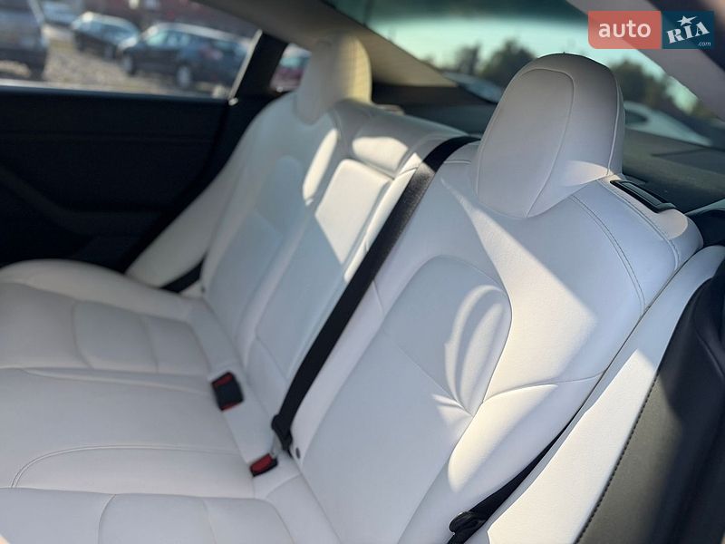 Седан Tesla Model 3 2021 в Коломые