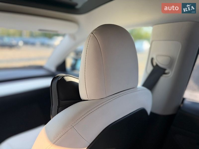 Седан Tesla Model 3 2021 в Коломые