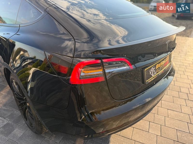 Седан Tesla Model 3 2021 в Коломые