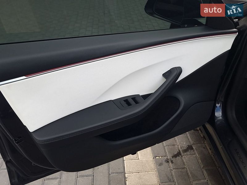 Седан Tesla Model 3 2025 в Кропивницькому