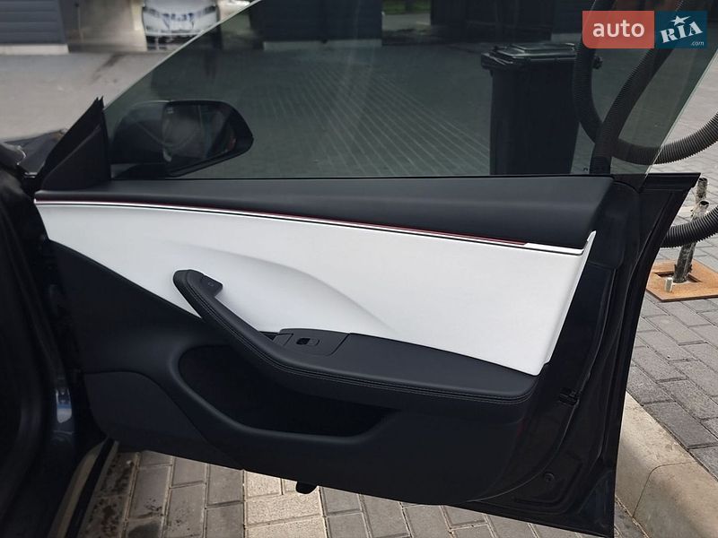 Седан Tesla Model 3 2025 в Кропивницькому