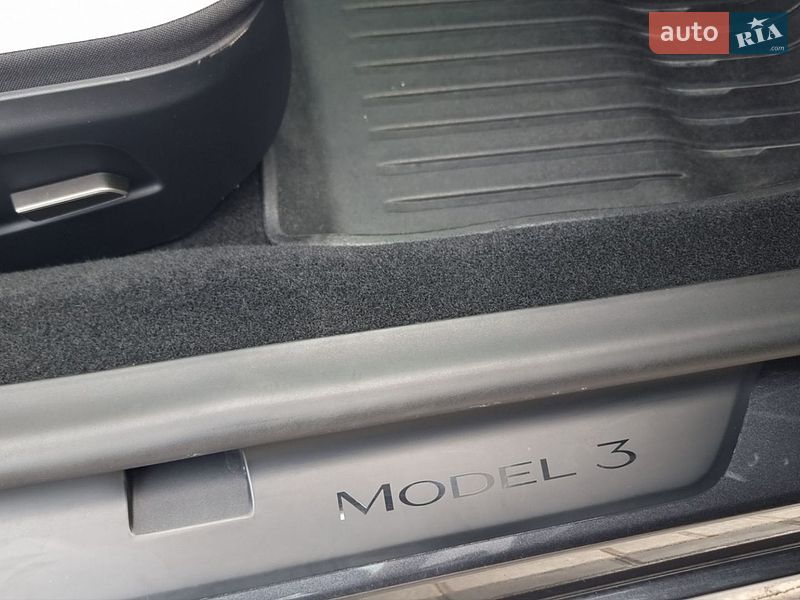Седан Tesla Model 3 2025 в Кропивницькому