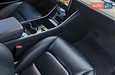 Седан Tesla Model 3 2018 в Староконстантинове
