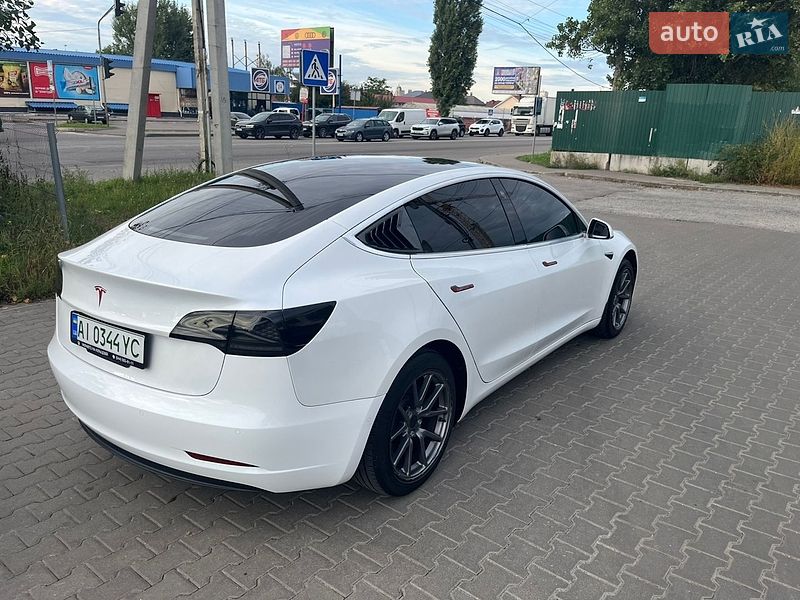 Седан Tesla Model 3 2020 в Києві