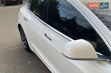 Седан Tesla Model 3 2020 в Києві