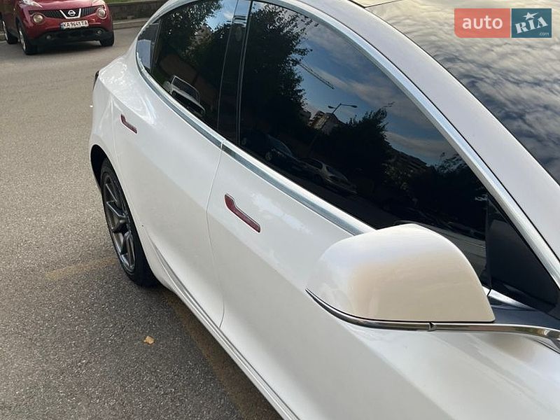 Седан Tesla Model 3 2020 в Києві