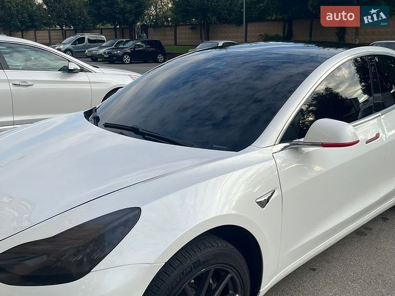 Седан Tesla Model 3 2020 в Києві