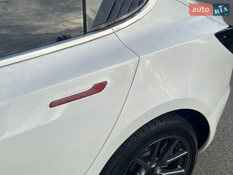 Седан Tesla Model 3 2020 в Києві
