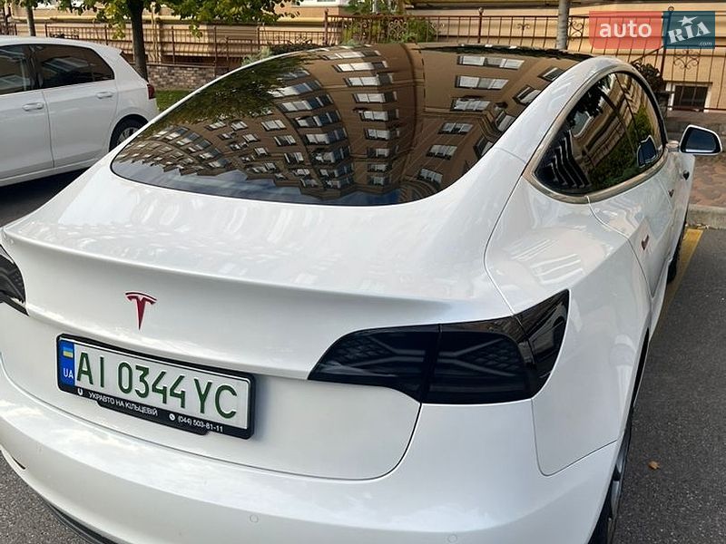 Седан Tesla Model 3 2020 в Києві