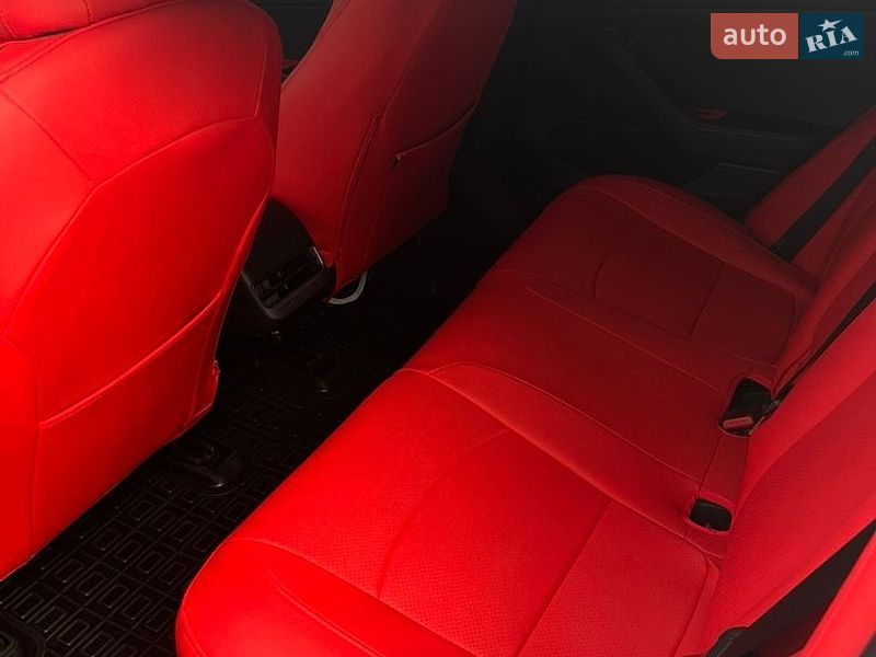 Седан Tesla Model 3 2020 в Києві