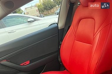 Седан Tesla Model 3 2020 в Києві