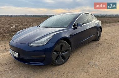 Седан Tesla Model 3 2018 в Авангарде