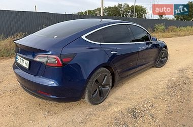 Седан Tesla Model 3 2018 в Авангарде