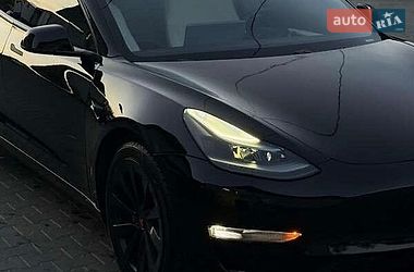 Седан Tesla Model 3 2021 в Львові