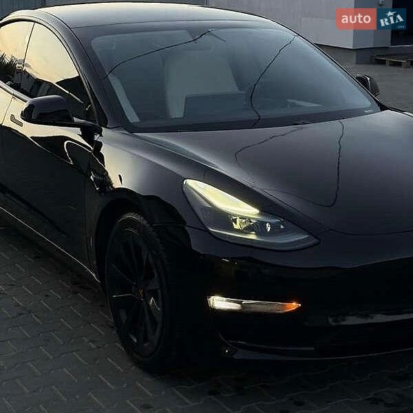 Седан Tesla Model 3 2021 в Львові